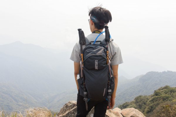 能背又多汁的 CamelBak 22 公升駱駝包